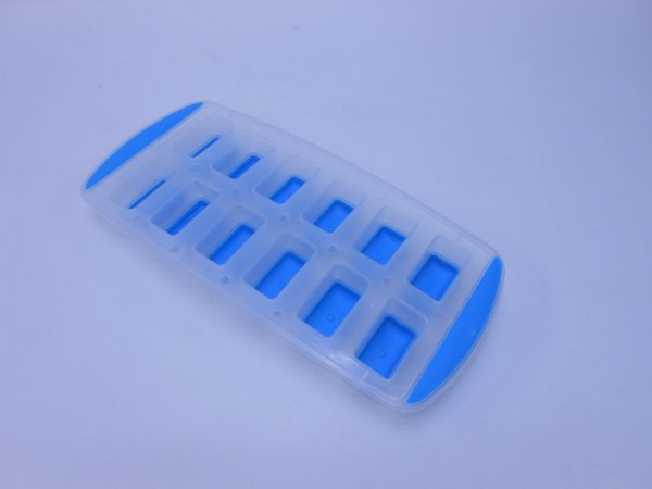 Фото: Форма для льда пластиковая с силиконом Кубики 317-1659
