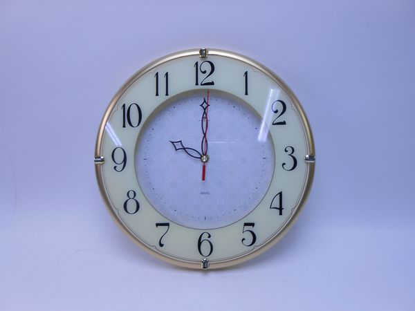 Фото: Часы настенные круг со вставками 3328-103 32,5см корпус золото Классика с узором Рубин