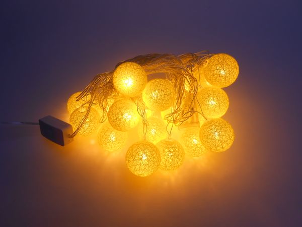 Фото: Гирлянда эл.для дома Шары плетеные D3,5см 20л LED Желтая (можно соединять)