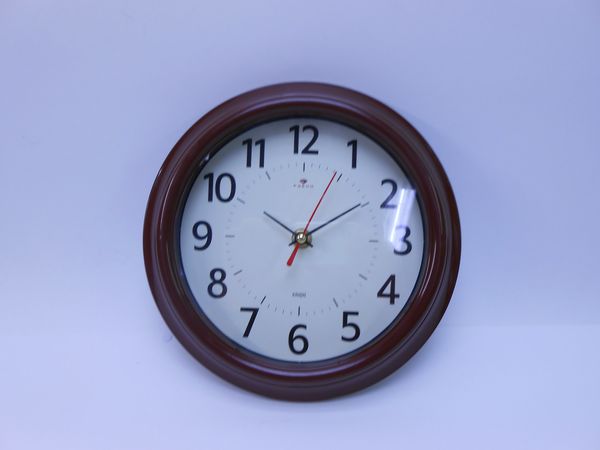 Фото: Часы настенные круг 2121-008 21см корпус коричневый Классика Рубин