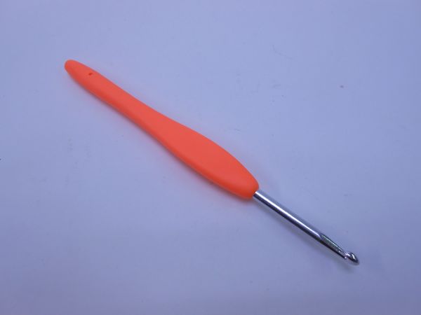 Фото: Крючок вязальный алюминиевый с силиконовой ручкой 4мм